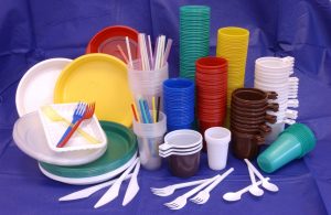 Пластиковая посуда наносит непоправимый вред здоровью человека и экологии