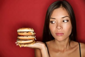 Булимия: откуда берется расстройство пищевого поведения и как его лечить